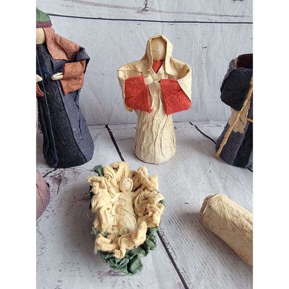 Vintage Folk Art Nativity Set Paper mache? Felt? Made In Philippines READ - Picture 4 of 16